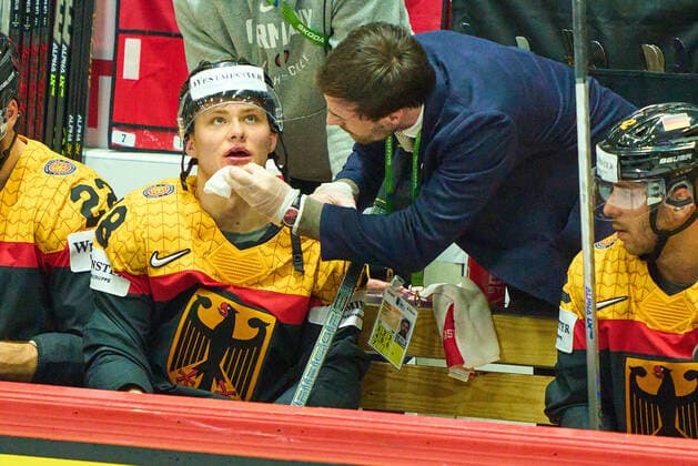 Tim Stützle Nr.18 of Germany mouth injury, Dr. Fabian BLANKE, (R) DEB Mannschaftsarzt, team doctor, Facharzt für Orthopädie und Unfallchirurgie, in the match GERMANY - CANADA 3-5 IIHF Ice hockey, Eishockey World Championship, WM, Weltmeisterschaft Group B in Helsinki, Finland, May 13, 2022, Season 2021 2022