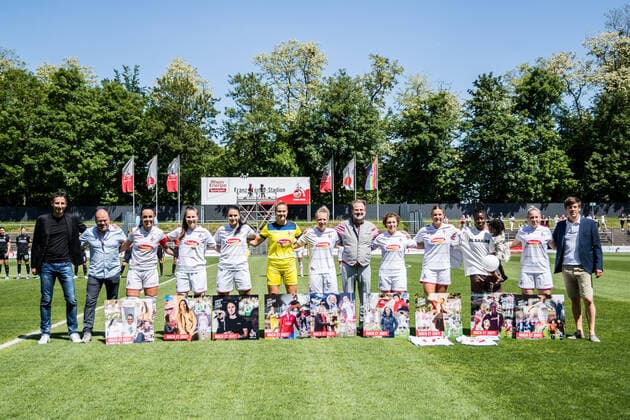 FLYERALARM Womens Football Bundesliga, 1 FC Koeln SC Freiburg 15 05 2022 FC Koeln says goodbye to Peggy Kuznik 21, 1 FC Koeln , Sabrina Horvat 3, 1 FC Koeln , Francesca Calo 2, 1 FC Koeln , Elvira Herzog 34, 1 FC Koeln , Kristin Demann 5, 1 FC Koeln , Anja Pfluger 20, 1 FC Koeln , Rachel Rinast 31, 1 FC Koeln , Eunice Beckmann 11, 1 FC Koeln , Marith Mueller Priessen 4, 1 FC Koeln FLYERALARM Frauen Fussball Bundesliga, 1 FC Koeln SC Freiburg, Koeln, Geissbockheim DFB REGULATIONS PROHIBIT ANY USE OF PHOTOGRAPHS AS IMAGE SEQUENCES AND OR QUASI VIDEO Copyright: xBEAUTIFULxSPORTS Wunderlx