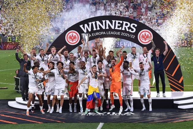 Soccer Europa League Final Eintracht Frankfurt Glasgow Rangers on 18 05 2022 at the Estadio Ramon Sanchez Pizjuan in Seville Award ceremony Cup presentation Eintracht Frankfurt wins the UEFA Europa League 2021 2022 Sebastian Rode Frankfurt stretches the UEFA Cup trophy in the air Kevin Trapp Frankfurt , Evan Ndicka Frankfurt , Djibril Sow Frankfurt , Filip Kostic Frankfurt , Daichi Kamada Frankfurt , Sebastian Rode Frankfurt , Almamy Toure Frankfurt , Rafael Borre Frankfurt , Jesper Lindström Frankfurt , Lucas Silva Melo Tuta Frankfurt , Ansgar Knauff Frankfurt , Martin Hinteregger Frankfurt , Jens Grahl Frankfurt , Kristijan Jakic Frankfurt , Ajdin Hrustic Frankfurt , Sam Lammers Frankfurt , Makoto Hasebe Frankfurt , Ragnar Ache Frankfurt , Timothy Chandler Frankfurt , Jens Petter Hauge Frankfurt , Danny da Costa Frankfurt , Christopher Lenz Frankfurt , Aymen Barkok Frankfurt , Goncalo Paciencia Frankfurt , Oliver Glasner coach head coach Frankfurt xHDx