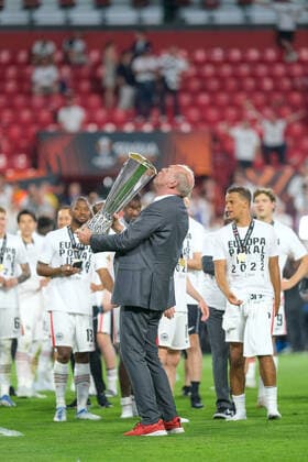 Peter Fischer with the cup, drinking from the cup, Eintracht Frankfurt vs Glasgow Rangers, football, Europa League, final, season 2021 2022, 18 05 2022, Eintracht Frankfurt vs Glasgow Rangers, football, Europa League, final, season 2021 2022, 18 05 2022 Seville Copyright: xEibner-Pressefotox EP_MBL