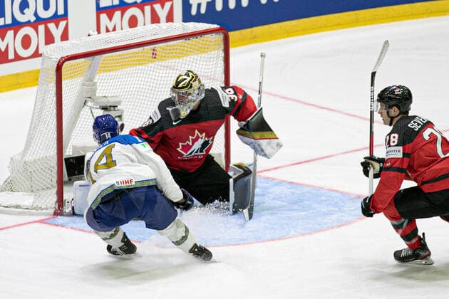 May 19, 2022, Helsinki, Finland: Helsinki, Finland, Ice Hall, May 19, 2022, THOMPSON Logan (Canada) ..VALK Curtis (Kazakhstan) during World Championship, WM, Weltmeisterschaft - Canada vs Kazakhstan - Ice hockey, Eishockey Ice Hockey - World Championship - Canada vs Kazakhstan, Helsinki, Finland - ZUMAl164 20220519_zsa_l164_024 Copyright: xAndreaxRex