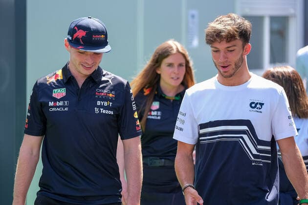 Max Verstappen NED, Oracle Red Bull Racing, 1 and Pierre Gasly FRA, Scuderia AlphaTauri, 10 in Dialogue, ESP, Formula One Pirelli Gran Premio de Espana, Formula 1, Friday, 2022 season, 20 05 2022, Barcelona. Copyright: xEibner-Pressefotox EP_EER