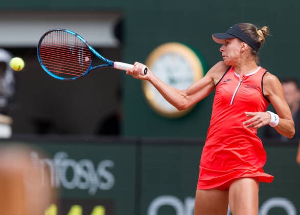 22.05.2022, Paryz, tenis, turniej wielkoszlemowy, Roland Garros, N z Magda Linette (POL), fot. Tomasz Jastrzebowski Foto Olimpik 22.05.2022, Paris, tennis, Roland Garros 2022, In the picture: Magda Linette (POL), fot. Tomasz Jastrzebowski Foto Olimpik NEWSPIX.PL --- Newspix.pl 20220522TOMJ4764