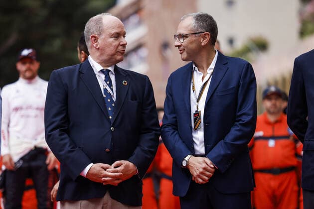 Formel 1, GP von Monaco, Fürst Albert und Fürstin Charlene DOMENICALI Stefano (ita), Chairman and CEO Formula One Group FOM, Albert II, Pprince de Monaco, portrait during the Formula 1 Grand Prix de Monaco 2022, 7th round of the 2022 FIA Formula One World Championship, WM, Weltmeisterschaft on the Circuit de Monaco, from May 27 to 29, 2022 in Monte-Carlo, Monaco - F1 - MONACO GRAND PRIX 2022 - Race DPPI Panoramic 00122019__DE_3623.JPG_