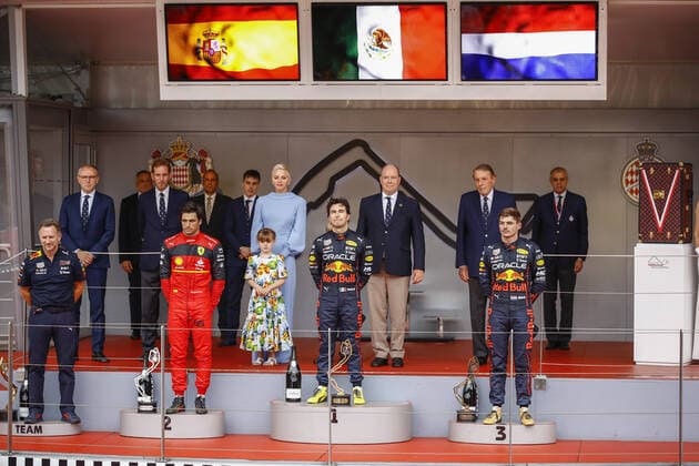 PEREZ Sergio (mex), Red Bull Racing RB18, portrait celebration podium VERSTAPPEN Max (ned), Red Bull Racing RB18, portrait SAINZ Carlos (spa), Scuderia Ferrari F1-75, portrait HORNER Christian (gbr), Team Principal of Red Bull Racing, portrait Albert II prince of Monaco and Charlene, Princess of Monaco during the Formula 1 Grand Prix de Monaco 2022, 7th round of the 2022 FIA Formula One World Championship, WM, Weltmeisterschaft on the Circuit de Monaco, from May 27 to 29, 2022 in Monte-Carlo, Monaco - F1 - MONACO GRAND PRIX 2022 - Race DPPI Panoramic 00122019__B3_0491
