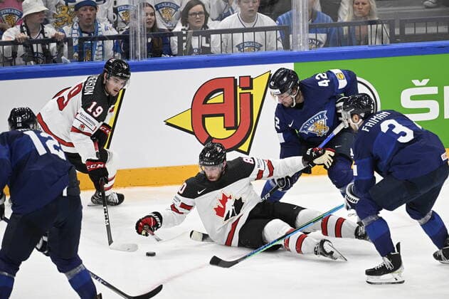 Eishockey, WM Finale, Finnland - Kanada From left Marko Anttila of Finland, Drake Batherson of Canada, Pierre-Luc Dubois of Canada, Sami Vatanen of Finland, Niklas Friman of Finland in action during the 2022 IIHF Ice hockey, Eishockey World Championship, WM, Weltmeisterschaft gold medal match between Canada and Finland, Tampere, Finland, May 29, 2022. (CTKxPhoto MichalxKamaryt) CTKPhotoP2022052906343