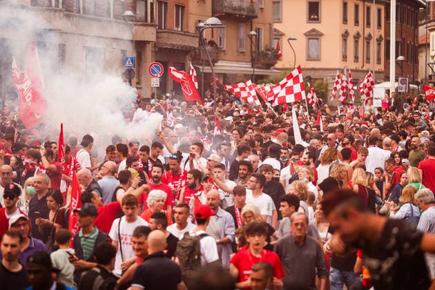 Photo Alessandro Bremec LaPresse May 31, 2022 Monza, Italy Soccer Berlusconi s Monza promoted to Serie A for first time in club history.In the pic: The AC Monza squad during the open top bus parade through the city Foto Alessandro Bremec LaPresse 31 Maggio, 2022 Monza, Italia Sport Calcio Monza in Serie A, la festa in citt& xe0; con il passaggio del pullman scoperto Nella foto: Il pullman scoperto per le vie della citt& xe0; fino a raggiungere lo stadio per la premiazione Photo Alessandro Bremec LaPresse May 31, 2022 Monza, Italy Sport Soccer Berlusconi s Monza promoted to Serie A for first time in club history. In the pic: The AC Monza squad during the open top bus parade through the city Foto Alessandro Bremec LaPresse 31 Maggio, 2022 Monza, Italia News Il pullman del Monza per le vie del centro dopo la promozione in Serie A. Nella foto: Il pullman per la FestA Promozione del Monza Photo Alessandro Bremec LaPresse May 31, 2022 Monza, Italy News The Monza bus through the streets of the center after the promotion to Serie A. In the photo: The bus for the Monza Promotion Fest Copyright: xAlessandroxBremec LaPressex