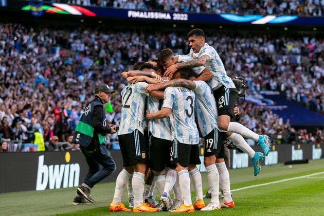 Mandatory Credit: Photo by Juan Gasparini JMP Shutterstock (12968277ad) Lautaro martinez of Argentina celebrates with his teammates after scoring his side first goal Italy v Argentina, UK - 01 Jun 2022 EDITORIAL USE ONLY No use with unauthorised audio, video, data, fixture lists (outside the EU), club league logos or live services. Online in-match use limited to 45 images (+15 in extra time). No use to emulate moving images. No use in betting, games or single club league player publications services. Italy v Argentina, UK - 01 Jun 2022 EDITORIAL USE ONLY No use with unauthorised audio, video, data, fixture lists (outside the EU), club league logos or live services. Online in-match use limited to 45 images (+15 in extra time). No use to emulate moving images. No use in betting, games or Copyright: xJuanxGasparini JMP Shutterstockx 12968277ad