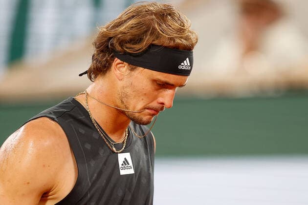 03 06 2022, Tennis, French Open 2022 Roland Garros, FRA, Paris, Roland Garros picture v li Alexander Zverev GER disappointed, disappointed looking, dissapointed, sad, frustrated, frustration, frustrated Copyright: HMBxMedia AntonioxBorga