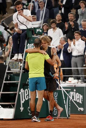 Mandatory Credit: Photo by Ella Ling Shutterstock (12959951a) Alexander Zverev of Germany, on crutches, hugs Rafael Nadal following a fall French Open Tennis, Day 13, Roland Garros, Paris, France - 03 Jun 2022 French Open Tennis, Day 13, Roland Garros, Paris, France - 03 Jun 2022 Copyright: xEllaxLing Shutterstockx 12959951a