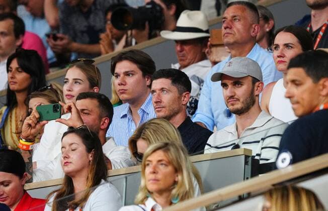 Tennis, French Open, Finale, Damen, Robert Lewandoski unter den Zuschauern Mandatory Credit: Photo by Javier Garcia Shutterstock (12960014bf) Robert Lewandowski watches his compatriot Iga Swiatek in the final French Open Tennis, Day 14, Roland Garros, Paris, France - 04 Jun 2022 French Open Tennis, Day 14, Roland Garros, Paris, France - 04 Jun 2022 Copyright: xJavierxGarcia Shutterstockx 12960014bf