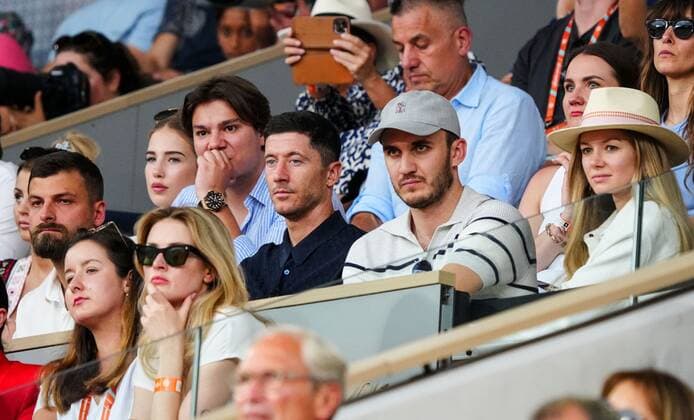 Tennis, French Open, Finale, Damen, Robert Lewandoski unter den Zuschauern Mandatory Credit: Photo by Javier Garcia Shutterstock (12960014bj) Robert Lewandowski watches his compatriot Iga Swiatek in the final French Open Tennis, Day 14, Roland Garros, Paris, France - 04 Jun 2022 French Open Tennis, Day 14, Roland Garros, Paris, France - 04 Jun 2022 Copyright: xJavierxGarcia Shutterstockx 12960014bj