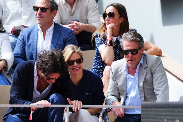 Mandatory Credit: Photo by Javier Garcia Shutterstock (12960016aw) Hugh Grant, wife Anna Elisabet Eberstein, Siena Miller and Oli Green in attendance, with Miller and Green laughing at a remark from Grant French Open Tennis, Day 15, Roland Garros, Paris, France - 05 Jun 2022 French Open Tennis, Day 15, Roland Garros, Paris, France - 05 Jun 2022 Copyright: xJavierxGarcia Shutterstockx 12960016aw