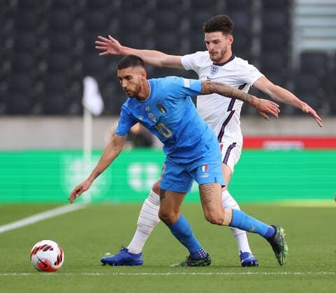 Mandatory Credit: Photo by Ryan Browne Shutterstock (12979657u) Declan Rice of England challenges Lorenzo Pellegrini of Italy. England v Italy, UEFA Nations League, Group A3, International Football, Molineux, Wolverhampton, UK - 11 Jun 2022 EDITORIAL USE ONLY No use with unauthorised audio, video, data, fixture lists, club league logos or live services. Online in-match use limited to 120 images, no video emulation. No use in betting, games or single club league player publications. England v Italy, UEFA Nations League, Group A3, International Football, Molineux, Wolverhampton, UK - 11 Jun 2022 EDITORIAL USE ONLY No use with unauthorised audio, video, data, fixture lists, club league logos or live services. Online in-match use limited to 120 images, no video emulation. No use in betting, games or single club league player publications. Copyright: xRyanxBrowne Shutterstockx 12979657u