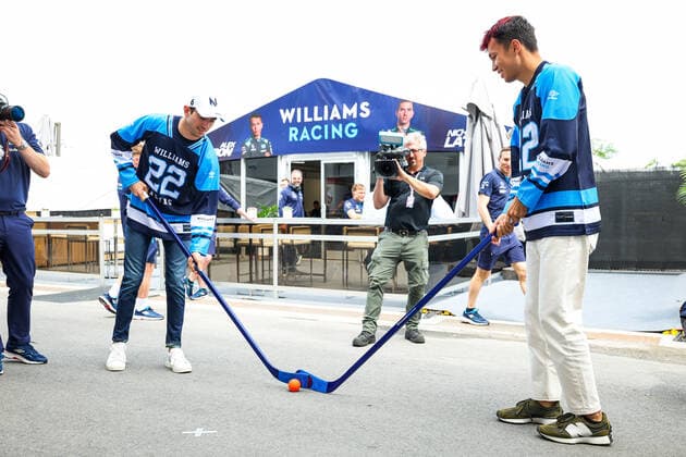 LATIFI Nicholas (can), Williams Racing FW44, ALBON Alexander (tha), Williams Racing FW44, portrait playing hockey during the Formula 1 AWS Grand Prix du Canada 2022, 9th round of the 2022 FIA Formula One World Championship, WM, Weltmeisterschaft on the Circuit Gilles Villeneuve, from June 17 to 19, 2022 in Montreal, Canada - F1 - CANADIAN GRAND PRIX 2022 DPPI Panoramic 20220616_GOOD9189