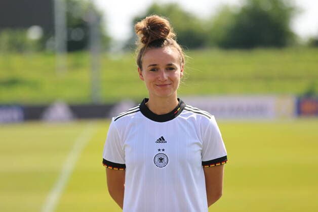 16 06 2022, xcex, GER, Herzogenaurach, Herzo Base, Adi Dassler Stadion, Fototermin, Portraits, Frauenfussball, Saison 2021 2022, DFB Frauen, Vorbereitung, Uefa EURO 2022, DFB Frauen Nationalmannschaft Fototermin, Media Day, Lina MAGULL DFL regulations prohibit any use of photographs as image sequences and or quasi video