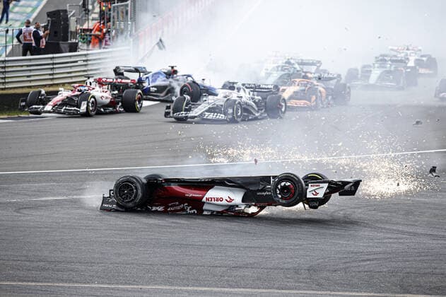 24 ZHOU Guanyu (chi), Alfa Romeo F1 Team ORLEN C42, action crash, accident, during the Formula 1 Lenovo British Grand Prix 2022, 10th round of the 2022 FIA Formula One World Championship, WM, Weltmeisterschaft on the Silverstone Circuit, from July 1 to 3, 2022 in Silverstone, United Kingdom - F1 - BRITISH GRAND PRIX 2022 - RACE DPPI Panoramic _R5_7439