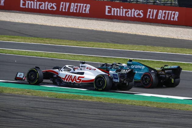 47 SCHUMACHER Mick (ger), Haas F1 Team VF-22 Ferrari, action 05 VETTEL Sebastian (ger), Aston Martin F1 Team AMR22, action during the Formula 1 Lenovo British Grand Prix 2022, 10th round of the 2022 FIA Formula One World Championship, WM, Weltmeisterschaft on the Silverstone Circuit, from July 1 to 3, 2022 in Silverstone, United Kingdom - F1 - BRITISH GRAND PRIX 2022 - RACE DPPI Panoramic 00122025__B3_9196