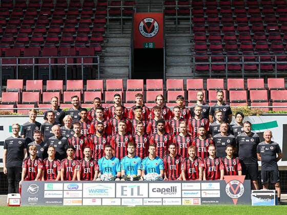4 row Tim Kruse Ben Srenk Florian Heister Ilhan Altuntas Niklas May David Philipp Luca De Meester David Philipp Dr Max Wittenberg Florian Braband 3 row Dr Eduard Gohr Markus Lützler Claudia Stier Simon Stehle Benjamin Hemcke Kevin Lankford Seokju Hong Ben Klefisch Daniel Buballa Marcel Risse Marian Wilhelm 2 row Prof Dr med Marc Horlitz Dieter Schick Thomas Gürtler David Kubatta Jamil Siebert Christoph Greger Moritz Fritz Andrà Becker Lars Dietz Patrick Koronkiewicz Georg Koch Markus Brzenska Olaf Janßen 1 row Ben Hompesch Patrick Sontheimer Youssef Amyn Simon Handle Elias Bördner Ben Voll Kevin Rauhut Jeremias Lorch Luca Marseiler Federico Palacios Florian Engelhardt Missing Dr Achim Münster, Dr Helmut Pottkämper Viktoria Koeln , 3 Bundesliga, Football, Portrait date 2022 23, Team photo, Season 2022 2023, 08 07 2022 Viktoria Koeln , 3 Bundesliga, Football, Portrait date 2022 2023, Team photo, Season 2022 2023, 08 07 2022 Koeln Copyright: xEibner-Pressefotox EP_THR