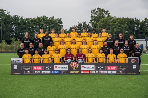 SG Dynamo Dresden 3 Liga, Porträttermin 2022 2023, team photo, row 4 v li Jonas Kühn Kuehn , Patrick Weihrauch, Julius Kade, Paul Lehmann, Julius Hoffmann, Christian Conteh, Robin Becker row 3 v li Matthias Grahe Athletics coach , Timon Klasen Videoanalyst , David Yelldell Goalkeeping Coach , Dennis Borkowski, Paul Will, Claudio Kammerknecht, Yannick Stark, Panagiotis Vlachodimos, Dr Jose Portela Head of Sports Science , Tom Teichert Tölg Toelg Zeugwart , Justin Löwe Loewe Team Manager Row 2 v li Markus Anfang Head Coach , Florian Junge Co Trainer , Heiko Scholz Co Trainer , Michael Akoto, Phil Harres, Stefan Kutschke, Tim Knipping, Kevin Ehlers, Dr Onays Al Sadi Team Doctor , Tony Fischer Physiotherapist , Korbinian Dötter Doetter Physiotherapist , Tobias Lange Physiotherapist Row 1 from left Jong min Seo, Jan Shcherbakovski, Luca Herrmann, Oliver Batista Meier, Stefan Drljaca, Sven Tobias Müller Mueller , Max Kulke, Ahmet Arslan, Jonas Oehmichen, Jonathan Meier