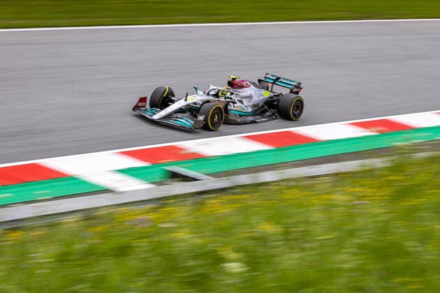 09 07 2022, Red Bull Ring, Spielberg, AUT, FIA, Formula One, Austrian Grand Prix, Free Practice, in picture Lewis Hamilton GBR, Mercedes Lewis Hamilton of United Kingdom during the training for the Austrian FIA Formula One Grand Prix at the Red Bull Ring in Spielberg, Austria on 2022 07 09 Expa Spielberg EP_gro