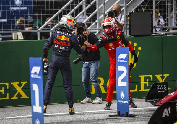 VERSTAPPEN Max (ned), Red Bull Racing RB18, portrait, winner Sprint race, congratulated by LECLERC Charles (mco), Scuderia Ferrari F1-75 during the Formula 1 Rolex Grosser Preis Von Osterreich 2022, 2022 Austrian Grand Prix, 11th round of the 2022 FIA Formula One World Championship, WM, Weltmeisterschaft from July 8 to 10, 2022 on the Red Bull Ring, in Spielberg, Austria - F1 - AUSTRIAN GRAND PRIX 2022 DPPI Panoramic AV6_6995