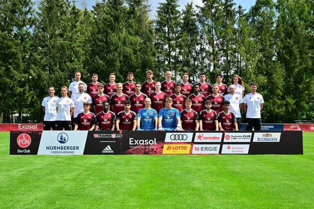06 07 2022 1 FC Nürnberg FCN Club U23 Regionalliga Saison 2022 2023 Fototermin Mannschaft Team Kader Teamfoto Mannschaftsfoto Teambild Totale Vorstellung Präsentation Pressetermin first row from front from left Niklas Jahn , Eliot Muteba , Seyhan Yigit , Felix Kielkopf , Nikolai Kemlein , Jannik Hofmann , Ewert Yokana Baram , Nathaniel Brown middle row from left Christian Fiel Trainer Jörg Stöckert Athletiktrainer Christian Krüger Torwarttrainer Moritz Gundelach , Louis Breunig , Nikola Komljenovic , Tim Sausen , Jermain Nischalke , Bryang Kayo , Fabian Menig , Jakob Reitz Coach Felix Bauer Physio back row from left Vincent Novak Co Trainer , Enrique Katsianis Sanchez , Simon Joachims , Ali Loune , Leonardo Vonic , Christopher Wähling , Erik Basista , Shawn Blum , Yunsang Hong , Helena Schmitz Sports Psychologist