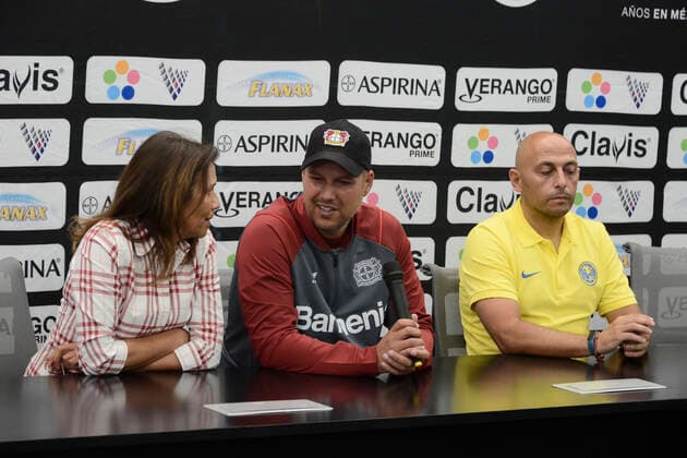 July 12, 2022, Mexico City, Mexico City, Mexico: July 12, 2022, Mexico City, Mexico: Women s Bayer Leverkusen coach Robert de Pauw and women s Club America coach Angel Villacampa during a press conference, PK, Pressekonferenz to announce the match between America and Bayer Leverkusen as part of 100 years of Bayer in Mexico. on July 12, 2022 in Mexico City, Mexico. Mexico City Mexico - ZUMAe321 0162794214st Copyright: xCarlosxTischlerx xEyepixxGroupx