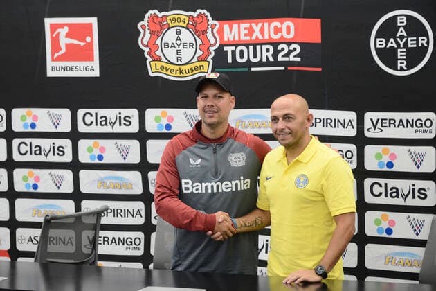 July 12, 2022, Mexico City, Mexico City, Mexico: July 12, 2022, Mexico City, Mexico: Women s Bayer Leverkusen coach Robert de Pauw and women s Club America coach Angel Villacampa during a press conference, PK, Pressekonferenz to announce the match between America and Bayer Leverkusen as part of 100 years of Bayer in Mexico. on July 12, 2022 in Mexico City, Mexico. Mexico City Mexico - ZUMAe321 0162794537st Copyright: xCarlosxTischlerx xEyepixxGroupx