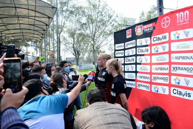 July 12, 2022, Mexico City, Mexico City, Mexico: July 12, 2022, Mexico City, Mexico: Women s Bayer Leverkusen players Caroline Siems and Irina Pando during a press conference, PK, Pressekonferenz to announce the match between America and Bayer Leverkusen as part of 100 years of Bayer in Mexico. on July 12, 2022 in Mexico City, Mexico. Mexico City Mexico - ZUMAe321 0162796077st Copyright: xCarlosxTischlerx xEyepixxGroupx