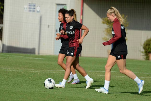 Fußball, Frauen, Bayer Leverkusen Training in Mexiko July 12, 2022, Mexico City, Mexico City, Mexico: July 12, 2022, Mexico City, Mexico: Ivana Ferreira Fuso of the Women s Bayer Leverkusen team during a training before the match between America and Bayer Leverkusen as part of 100 years of Bayer in Mexico. on July 12, 2022 in Mexico City, Mexico. Mexico City Mexico - ZUMAe321 0162805335st Copyright: xCarlosxTischlerx xEyepixxGroupx