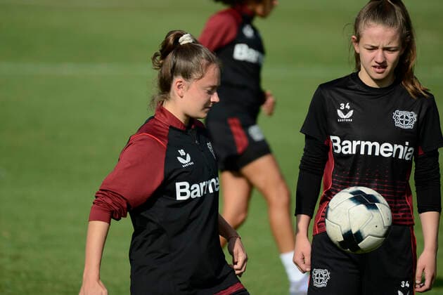 Fußball, Frauen, Bayer Leverkusen Training in Mexiko July 12, 2022, Mexico City, Mexico City, Mexico: July 12, 2022, Mexico City, Mexico: Sofie Zdebel of the Women s Bayer Leverkusen team during a training before the match between America and Bayer Leverkusen as part of 100 years of Bayer in Mexico. on July 12, 2022 in Mexico City, Mexico. Mexico City Mexico - ZUMAe321 0162805564st Copyright: xCarlosxTischlerx xEyepixxGroupx