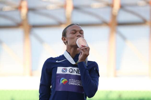 Mandatory Credit: Photo by Amanda Loman Shutterstock (13033002dl) Bronze medalist Anna Hall, of the United States, during the medal ceremony for the heptathlon 2022 World Athletics Championships, Day Four Hayward Field, Eugene, Oregon, USA - 18 Jul 2022 2022 World Athletics Championships, Day Four Hayward Field, Eugene, Oregon, USA - 18 Jul 2022 Copyright: xAmandaxLoman Shutterstockx 13033002dl