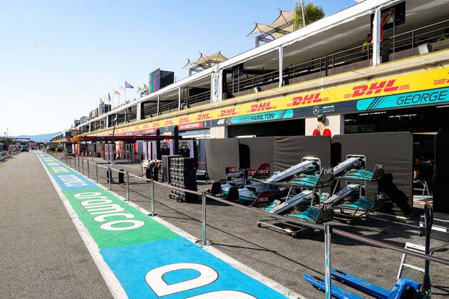 Mercedes AMG F1 Team, ambiance, installation pitlane, during the Formula 1 Lenovo Grand Prix de France, French Grand Prix 2022, 12th round of the 2022 FIA Formula One World Championship, WM, Weltmeisterschaft from July 22 to 24, 2022 on the Circuit Paul Ricard, in Le Castellet, France - F1 - FRENCH GRAND PRIX 2022 DPPI Panoramic 00122028__V2_4028