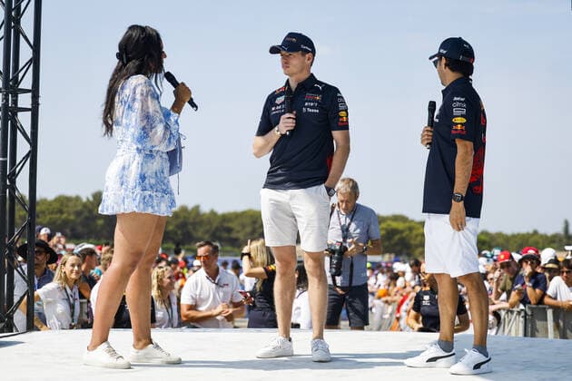 PEREZ Sergio (mex), Red Bull Racing RB18, VERSTAPPEN Max (ned), Red Bull Racing RB18, portrait, Fan Forum Pilotes F1 during the Formula 1 Lenovo Grand Prix de France, French Grand Prix 2022, 12th round of the 2022 FIA Formula One World Championship, WM, Weltmeisterschaft from July 22 to 24, 2022 on the Circuit Paul Ricard, in Le Castellet, France - F1 - FRENCH GRAND PRIX 2022 DPPI Panoramic 00122028__DEL5123.JPG_