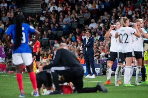 Corinne Diacre France, Coach , GBR, Germany vs France, Football UEFA Womens EURO 2022, 27 07 2022, Semi final GBR, Germany vs France, Football UEFA Womens EURO 2022, 27 07 2022, Semi final Milton Keynes Copyright: xEibner Memmlerx EP_MMR