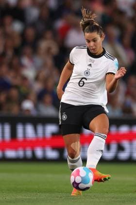 Milton Keynes, England, 27th July 2022. Lena Oberdorf of Germany during the UEFA Women s European Championship, EM, Europameisterschaft 2022 match at stadium MK, Milton Keynes. Picture credit should read: Jonathan Moscrop Sportimage EDITORIAL USE ONLY. No use with unauthorised audio, video, data, fixture lists, club league logos or live services. Online in-match use limited to 120 images, no video emulation. No use in betting, games or single club league player publications. SPI-1770-0242