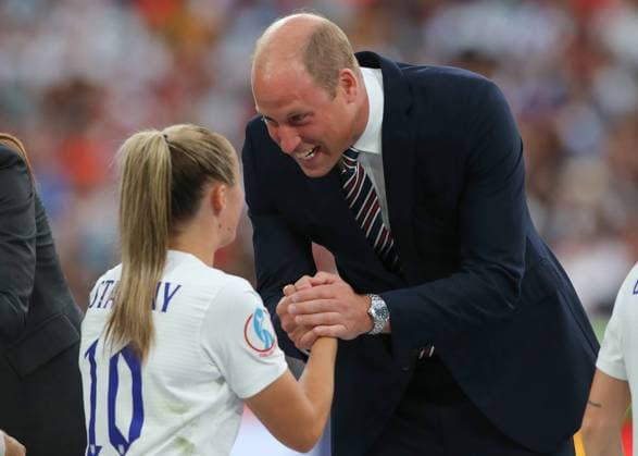London, England, 31st July 2022. HRH Prince William Duke of Cambridge salutes Georgia Stanway of England following the UEFA Women s European Championship, EM, Europameisterschaft 2022 match at Wembley Stadium, London. Picture credit should read: Jonathan Moscrop Sportimage EDITORIAL USE ONLY. No use with unauthorised audio, video, data, fixture lists, club league logos or live services. Online in-match use limited to 120 images, no video emulation. No use in betting, games or single club league player publications. SPI-1773-0435