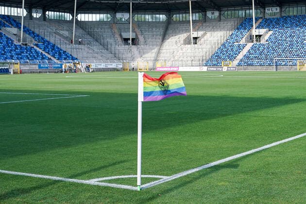 A corner flag with the club logo of SV Waldhof Mannheim in rainbow colors is blowing in the wind as a sign for diversity and variety in soccer against homophobia, colors of the rainbow, rainbow, logo, action against exclusion and discrimination, for a colorful society, symbol photo, symbol picture, symbol, view into the interior, stadium interior, panorama, 10 08 2022, Mannheim Germany , football, 3 Liga, SV Waldhof Mannheim FC Erzgebirge Aue, DFB DFL REGULATES PROHIBIT ANY USE OF PHOTOGRAPHS AS IMAGE SEQUENCES AND OR QUASI VIDEO xozx