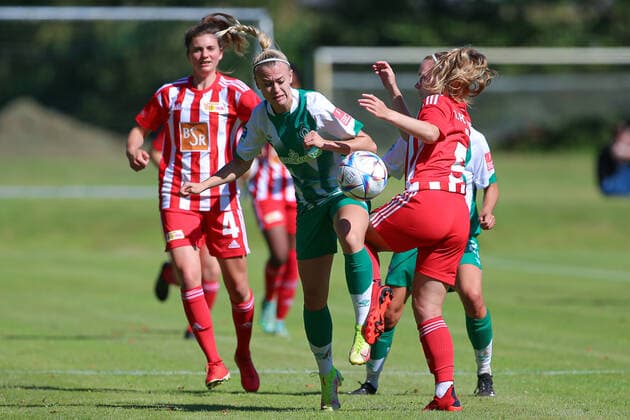 f li Lena Triendl SV Werder Bremen, 26 and Luca Scheel 1 FC Union Berlin, 5 in duel, duel, dynamics, action, action, game scene, 21 08 2022, Elsdorf Germany , football, test match women, 1 FC Union Berlin SV Werder Bremen xobx