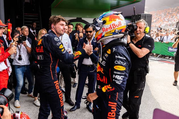 VERSTAPPEN Max (ned), Red Bull Racing RB18, portrait PEREZ Sergio (mex), Red Bull Racing RB18, portrait at the Parc fermà during the Formula 1 Heineken Dutch Grand Prix 2022, 15th round of the 2022 FIA Formula One World Championship, WM, Weltmeisterschaft from September 2 to 4, 2022 on the Zandvoort Circuit, in Netherlands, Belgium - F1 - DUTCH GRAND PRIX 2022 DPPI Panoramic 00122036_GH_21367