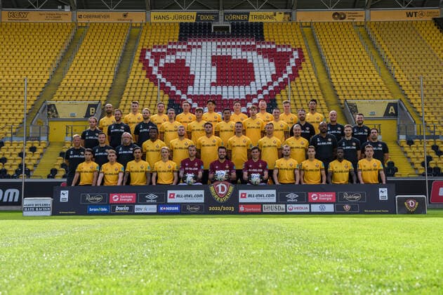 SG Dynamo Dresden 3 league, portrait date 2022 2023, team photo, row 4 from left Akaki Gogia, Robin Becker, Patrick Weihrauch, Jonas Saliger, Jong min Seo, Jonathan Meier, Paul Will, Julius Kade, Kyu Hyun Park row 3 from left Physiotherapist Tobias Lange, Physiotherapist Korbinian Dötter Doetter , Physiotherapist Tony Fischer, Dennis Borkowski, Julius Hoffmann, Claudio Kammerknecht, Paul Lehmann, Panagiotis Vlachodimos, Team doctor Dr med Onays Al Sadi, Zeugwart Tom Teichert Tölg Toelg , Team manager Justin Leo Loewe Row 2 from left Head coach Markus Anfang, Co coach Florian Junge, Co coach Heiko Scholz, Michael Akoto, Kevin Ehlers, Jakob Lewald, Stefan Kutschke, Tim Knipping, Manuel Schäffler Schaeffler , Goalkeeper coach David Yelldell, Video analyst Timon Klasen, Jose Portela Sports Scientist Row 1 from left Jan Shcherbakovski, Luca Herrmann, Oliver Batista Meier, Jonas Oehmichen, Goalkeeper Sven Müller Mueller , Goalkeeper Stefan Drljaca, Goalkeeper Niklas Heeger, Max Kulke, Kyrylo Melichenko, Christian Conteh, Niklas Hauptmann.