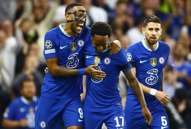 Sport Bilder des Tages Mandatory Credit: Photo by Kieran McManus Shutterstock (13388034bc) Raheem Sterling of Chelsea celebrates scoring a goal to make the score 1-0 with Pierre-Emerick Aubameyang of Chelsea Chelsea v FC Red Bull Salzburg, UEFA CHampions League, Group E, Football, Stamford Bridge, London, UK - 14 Sep 2022 Chelsea v FC Red Bull Salzburg, UEFA CHampions League, Group E, Football, Stamford Bridge, London, UK - 14 Sep 2022 Copyright: xKieranxMcManus Shutterstockx 13388034bc