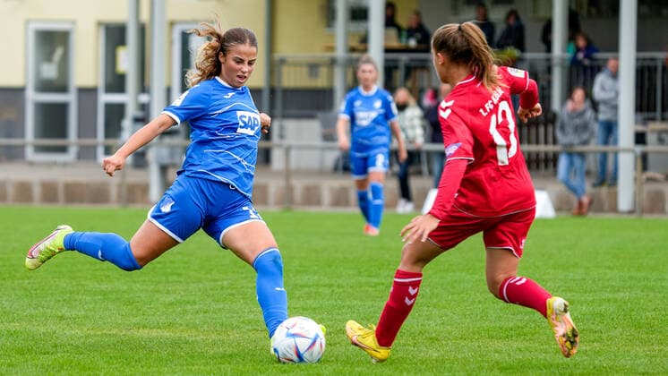 v li Christina Alp TSG II, 18 , Lilith Schmidt Köln II, 13 , duel, game scene, duel, duel, tackle, tackling, dynamics, action, action, 18 09 2022, St Leon Rot Germany , Football, 2 Women Bundesliga, TSG 1899 Hoffenheim II U20 1 FC Köln II U20 , 18 09 2022, St Leon Rot Germany , Football, 2 Women Bundesliga, TSG 1899 Hoffenheim II U20 1 FC Köln II U20 , DFB DFL REGULATES PROHIBIT ANY USE OF PHOTOGRAPHS AS IMAGE SEQUENCES AND OR QUASI VIDEO xozx