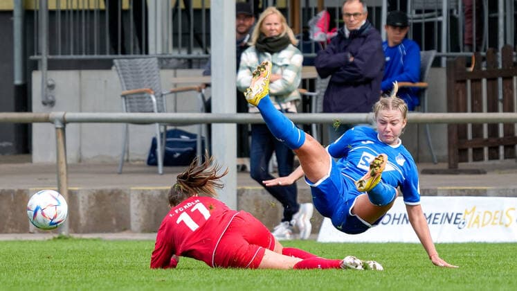 v li Leonie Zilger Köln II, 11 , Mathilde Janzen TSG II, 10 , Zweikampf, Spielzene, Duell, duel, tackle, tackling, Dynamik, Action, Action, 18 09 2022, St Leon Rot Germany , Football, 2 Frauen Bundesliga, TSG 1899 Hoffenheim II U20 1 FC Köln II U20 , 18 09 2022, St Leon Rot Germany , Football, 2 Women Bundesliga, TSG 1899 Hoffenheim II U20 1 FC Köln II U20 , DFB DFL REGULATES PROHIBIT ANY USE OF PHOTOGRAPHS AS IMAGE SEQUENCES AND OR QUASI VIDEO xozx