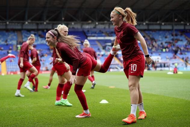 Mandatory Credit: Photo by Paul Greenwood Shutterstock (13394636i) Melissa Lawley and Rachel Furness of Liverpool FC Women during the pre-match warm-up Liverpool Women v Chelsea Women, Barclays FA Women s Super League, Football, Prenton Park, Birkenhead, UK - 18 Sep 2022 Liverpool Women v Chelsea Women, Barclays FA Women s Super League, Football, Prenton Park, Birkenhead, UK - 18 Sep 2022 Copyright: xPaulxGreenwood Shutterstockx 13394636i