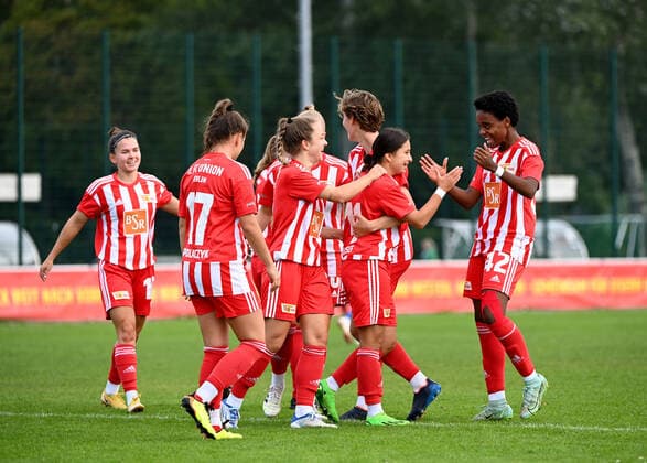 Football, women, Regionalliga Norost, season 2022 2023 5 matchday , 1 FC Union Berlin FC Hertha 03 Zehlendorf, front f l Elisa Spolaczyk 1 women 1 FC Union , Lisa Heiseler 1 women 1 FC Union , Nour Youssef 1 women 1 FC Union , Naika Reissner 1 women 1 FC Union , cheering after goal to 2 0, 25 09 2022, Copyright: xMatthiasxKochx