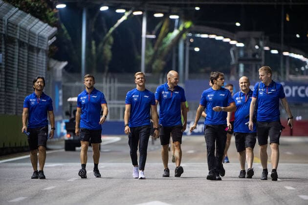 Mick Schumacher GER, Haas F1 Team 47 with team at trackwalk, SIN, Formula 1 Grand Prix of Singapore, Marina Bay Circuit, Mediaday, 29 09 2022 SIN, Formula 1 Grand Prix of Singapore, Marina Bay Circuit, Mediaday, 29 09 2022 Singapore Copyright: xEibner Memmlerx EP_MMR