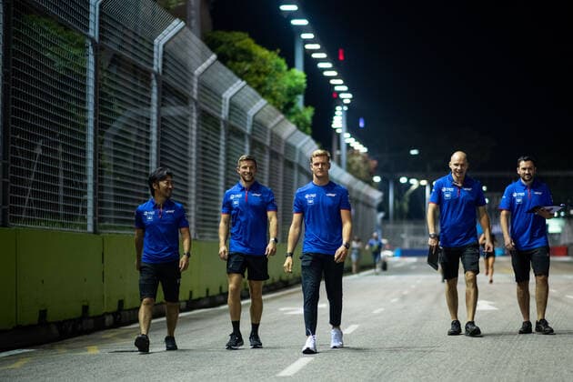 Mick Schumacher GER, Haas F1 Team 47 and team at trackwalk, SIN, Formula 1 Singapore Grand Prix, Marina Bay Circuit, Mediaday, 29 09 2022 SIN, Formula 1 Singapore Grand Prix, Marina Bay Circuit, Mediaday, 29 09 2022 Singapore Copyright: xEibner Memmlerx EP_MMR