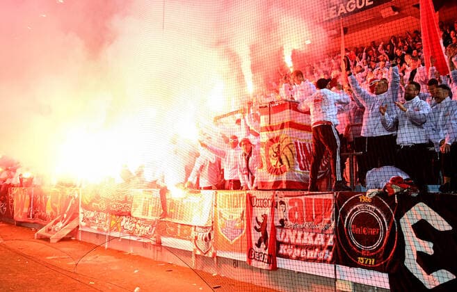 Football, men, 2022 2023 season, Europa League, Malmö FF 1 FC Union Berlin group stage, Group D, Matchday 3 , Union fans burn fireworks, cheering after the final whistle, 06 10 2022, Copyright: xMatthiasxKochx